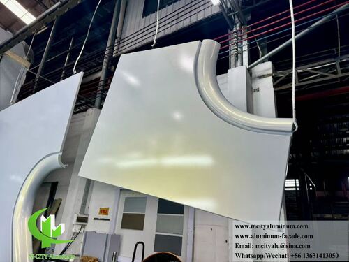 Ultime notizie aziendali su 2026 Architectural Facade Trends: Perché il pannello di alluminio solido è la scelta migliore per le tende moderne?