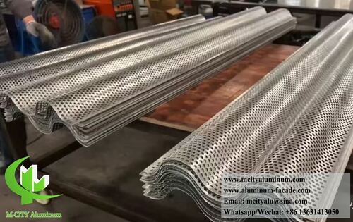 Ultime notizie aziendali su La Guida dell'Architetto ai Pannelli Solidi in Alluminio 3003: Perché Durabilità e Design si Incontrano nelle Facciate Moderne