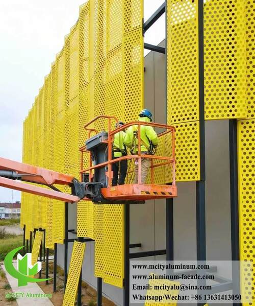 Ultimo blog aziendale su Architettura vibrante: perché il rivestimento in alluminio perforato giallo è il futuro delle facciate moderne