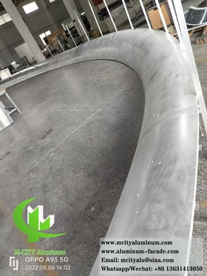 Architettura di pannelli di alluminio con rivestimento metallico a doppia curva