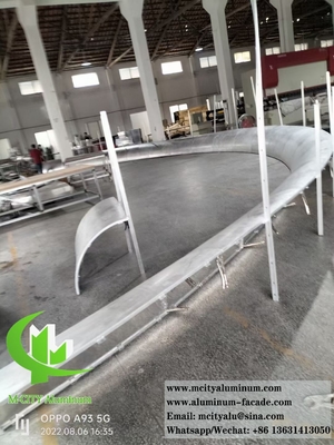 Architettura di pannelli di alluminio con rivestimento metallico a doppia curva