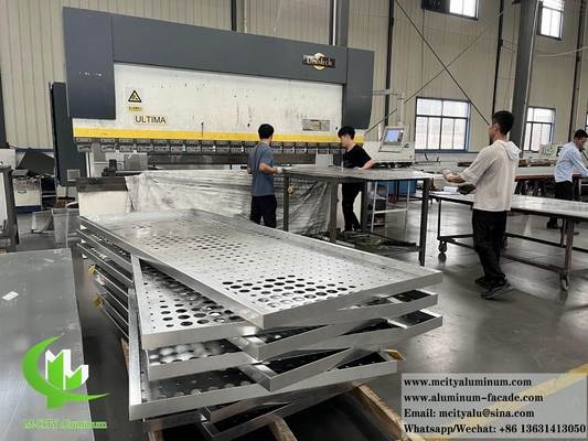 Perforazione schermo metallico lamiera di alluminio spessore 3 mm PVDF rivestimento resistente per la decorazione di rivestimenti esterni