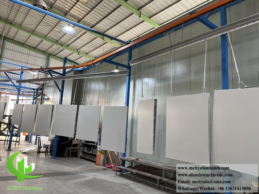 Fassata perforata in alluminio con spessore 1,5-20 mm, rivestimento in polvere e trattamento superficiale PVDF
