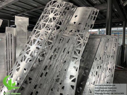 Pannello di rivestimento metallico a perforazione CNC per colonna con luce a LED con modello di taglio laser all'interno