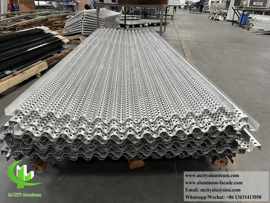 Rivestimento metallico ondulato lamiera perforante schermo di alluminio per decorazione di pareti di facciata