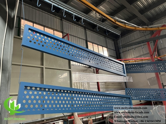Schermo in alluminio con pinne metalliche a foglio perforate per decorazioni di facciata