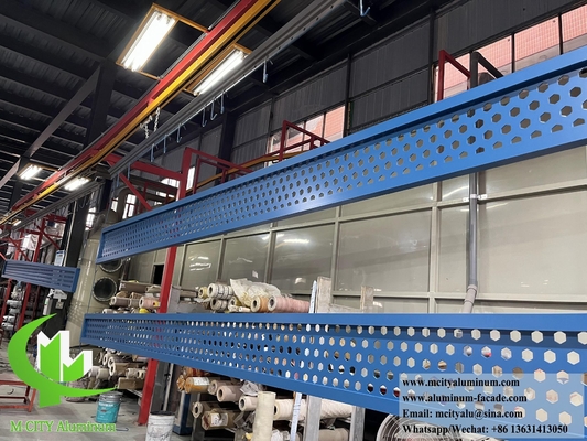 Schermo in alluminio con pinne metalliche a foglio perforate per decorazioni di facciata