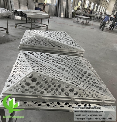 Sistema di facciata in lamiera di alluminio con forma 3D rivestimento metallico perforato