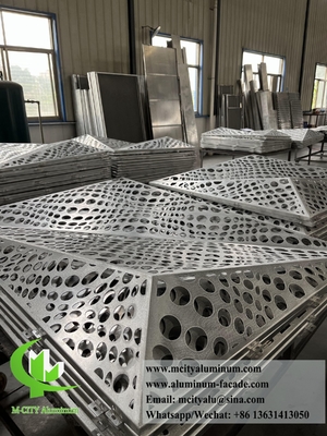 Sistema di facciata in lamiera di alluminio con forma 3D rivestimento metallico perforato