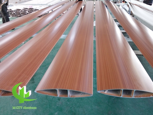 Fornitore di lamine in alluminio in Cina con finitura rivestita in polvere a forma ovale Sistema aerofoil larghezza 300 mm colore di grano di legno