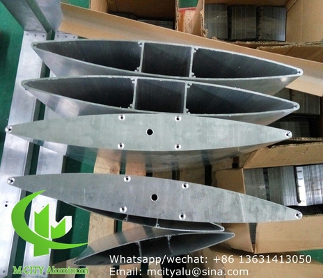 Persiane orizzontali fisse architettoniche di profilo aerofilo persiane in alluminio a forma ovale per pareti a tenda di facciata
