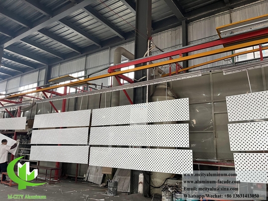 Perforazione di lamiere di alluminio rivestimento metallico per soffitti o facciate in polvere