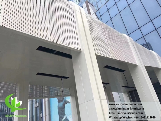 Pannelli per rivestimento di metallo per architettura