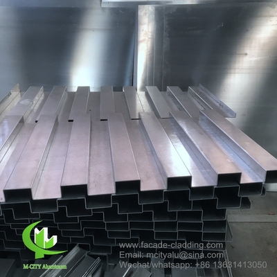 pannello di taglio laser in alluminio metallico con fori rotondi, perforazione utilizzata per facciate di edifici