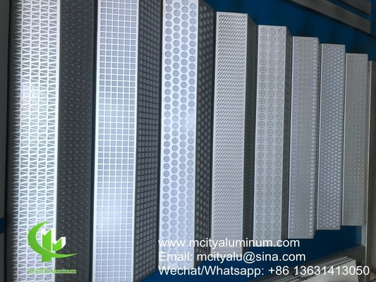 Pannello di taglio laser in alluminio metallico con perforatura di modelli di avvio utilizzato per costruire facciate in stile musulmano