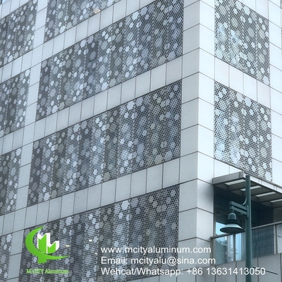 Cina PVDF pannello standard perforato in alluminio metallico utilizzato per l'esterno dell'edificio