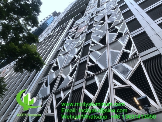 Cina PVDF pannello standard perforato in alluminio metallico utilizzato per l'esterno dell'edificio