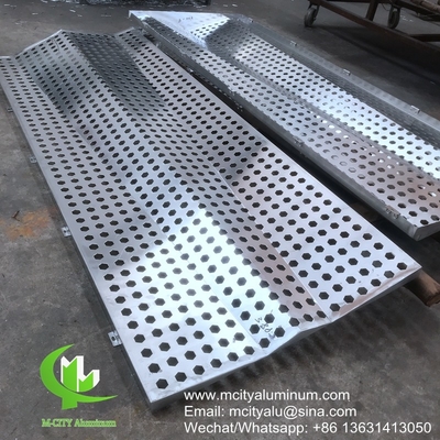 colore dorato Rivestimento di facciata perforato in alluminio metallico per rivestimento esterno di facciata