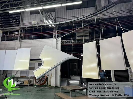 Fassate metalliche a doppia curvatura con rivestimento in alluminio massiccio iperbolico