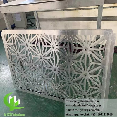 Taglio laser di facciate metalliche pannelli di alluminio foglio con modello