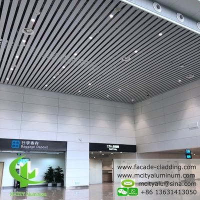 metallo soffitto in piastrelle di alluminio soffitto a strisce per interni ed esterni in polvere rivestito di bianco ignifuge