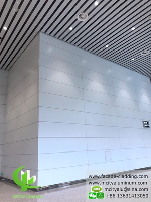 soffitto di piastrelle di alluminio a strisce per interni ed esterni in polvere rivestito di bianco a prova di fuoco