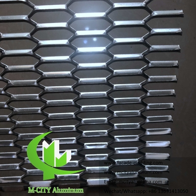 Perforazione di lamiere di alluminio a maglia per facciate di soffitto