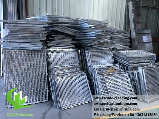 Fabbricazione a partire da legno di alluminio per rivestimenti esterni di facciate