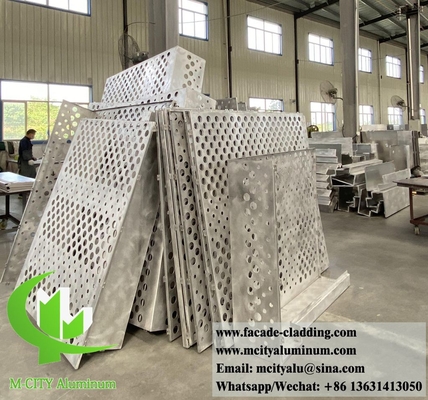 pannello di facciata con rivestimento in alluminio perforato spessore 3 mm, 1 m x 2 m, ripiegato