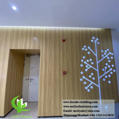 Rivestimenti per pareti in alluminio massiccio di colore grano di legno per la decorazione delle pareti interne in legno