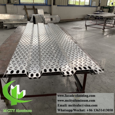 Perforazione di pannelli metallici di schermo in alluminio per rivestimento anti ruggine delle facciate delle pareti degli edifici