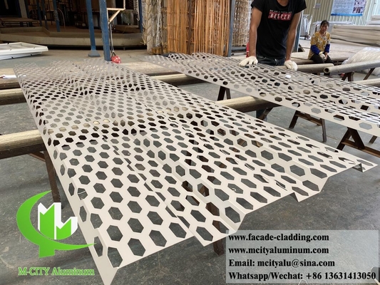 Perforazione di pannelli metallici di schermo in alluminio per rivestimento anti ruggine delle facciate delle pareti degli edifici