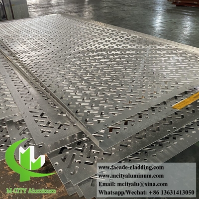 Sistema di facciate in alluminio con rivestimento metallico personalizzato con disegni decorativi a perforazione