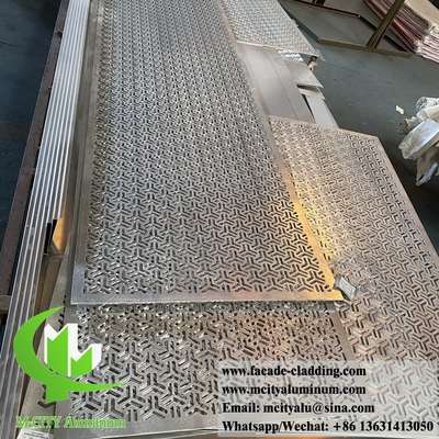 Decorazione del soffitto in alluminio per pannelli metallici perforati con illuminazione a LED