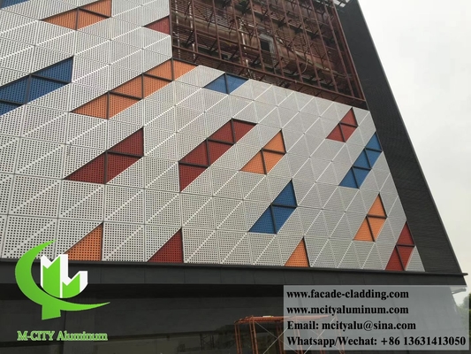 Perforazione di pannelli metallici di schermo in alluminio per rivestimento anti ruggine delle facciate delle pareti degli edifici