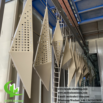 Disegni di perforatura di fogli di alluminio per pannelli di rivestimento metallici personalizzati Vernice PVDF