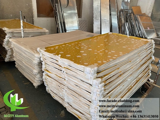 Rivestimento in alluminio architettonico PVDF Color dorato Schermo metallico Finitura resistente alla ruggine ignifuge di classe 1
