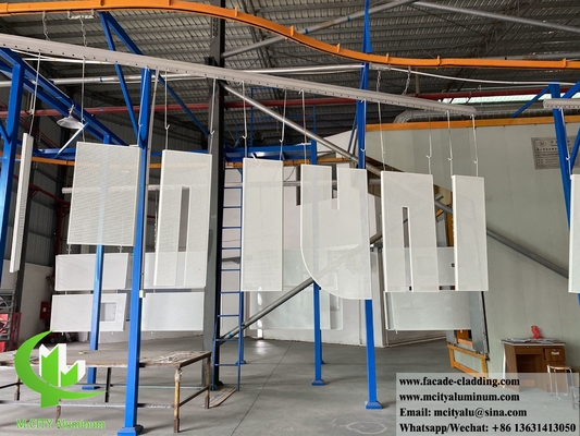 Rivestimento in alluminio CNC schermo metallico buchi rotondi colore bianco 3 mm PVDF in polvere rivestito personalizzato