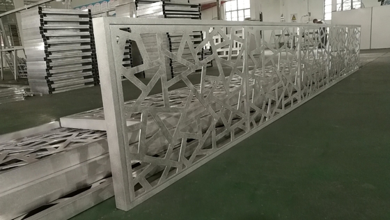 Architettura schermo in metallo tagliato al laser rivestimento massiccio in alluminio con modello albero