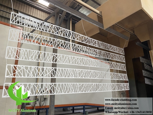Rivestimento di pareti in alluminio massiccio ondulato, disegni perforati, rivestiti in polvere, in bianco
