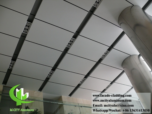 Pareti esterne rivestimento metallo facciate in alluminio perforato disegno PVDF Sliver colore