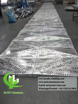 Schermo metallico a forma 3D con rivestimento in alluminio solido a modello perforato per rivestimento delle pareti esterne