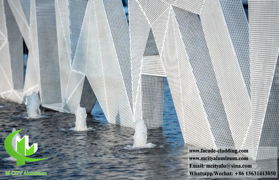 Perforato Maglia corrugata Rivestimento in alluminio Decorazione esterna PVDF Bianco Colore