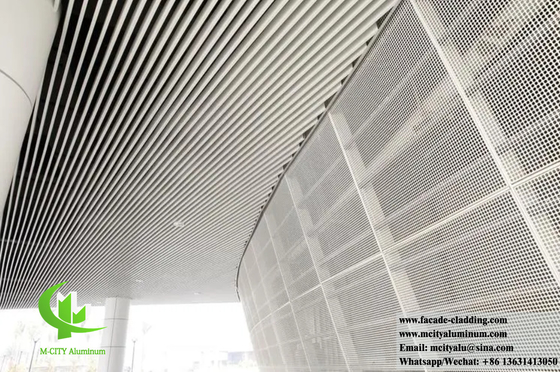 Perforato Maglia corrugata Rivestimento in alluminio Decorazione esterna PVDF Bianco Colore