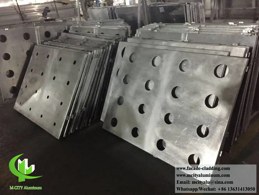 Rivestimenti per pareti metalliche perforate per decorazioni di ascensori con luci a LED