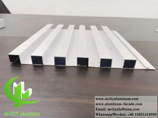 Pannello ondulato a profilo di alluminio per la costruzione di pareti di facciata di rivestimento di decorazione in polvere rivestita 10 anni di garanzia