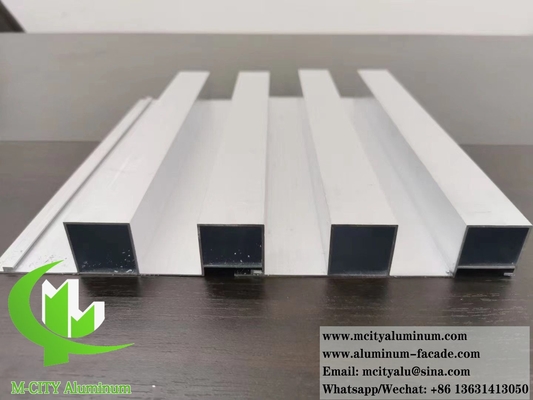 Pannello ondulato a profilo di alluminio per la costruzione di pareti di facciata di rivestimento di decorazione in polvere rivestita 10 anni di garanzia