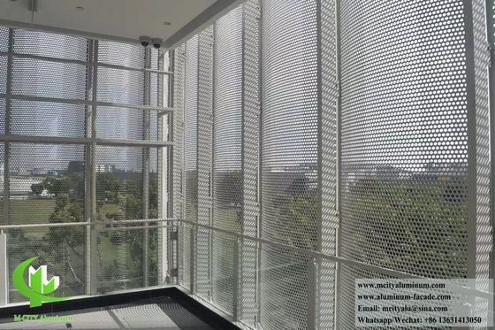 Prezzo buono Facciata in metallo perforato architettonico verniciato a polvere con design di perforazione personalizzabile in lega di alluminio 3003 in linea