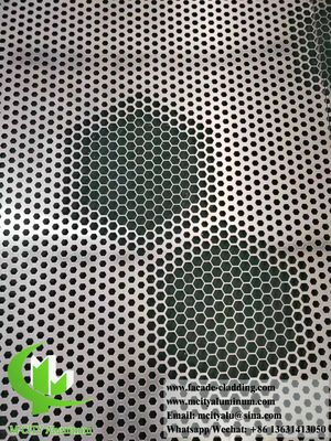 Prezzo buono Fassata in alluminio perforato con fori esagonali e superficie rivestita in polvere di 1200x2400 mm in linea