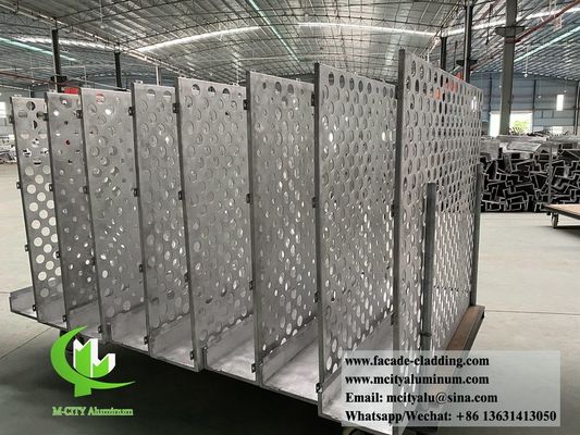 Prezzo buono Facciata in alluminio perforato con motivo a fori rotondi personalizzato, con finitura verniciata a polvere, dimensioni 1200x2000mm in linea